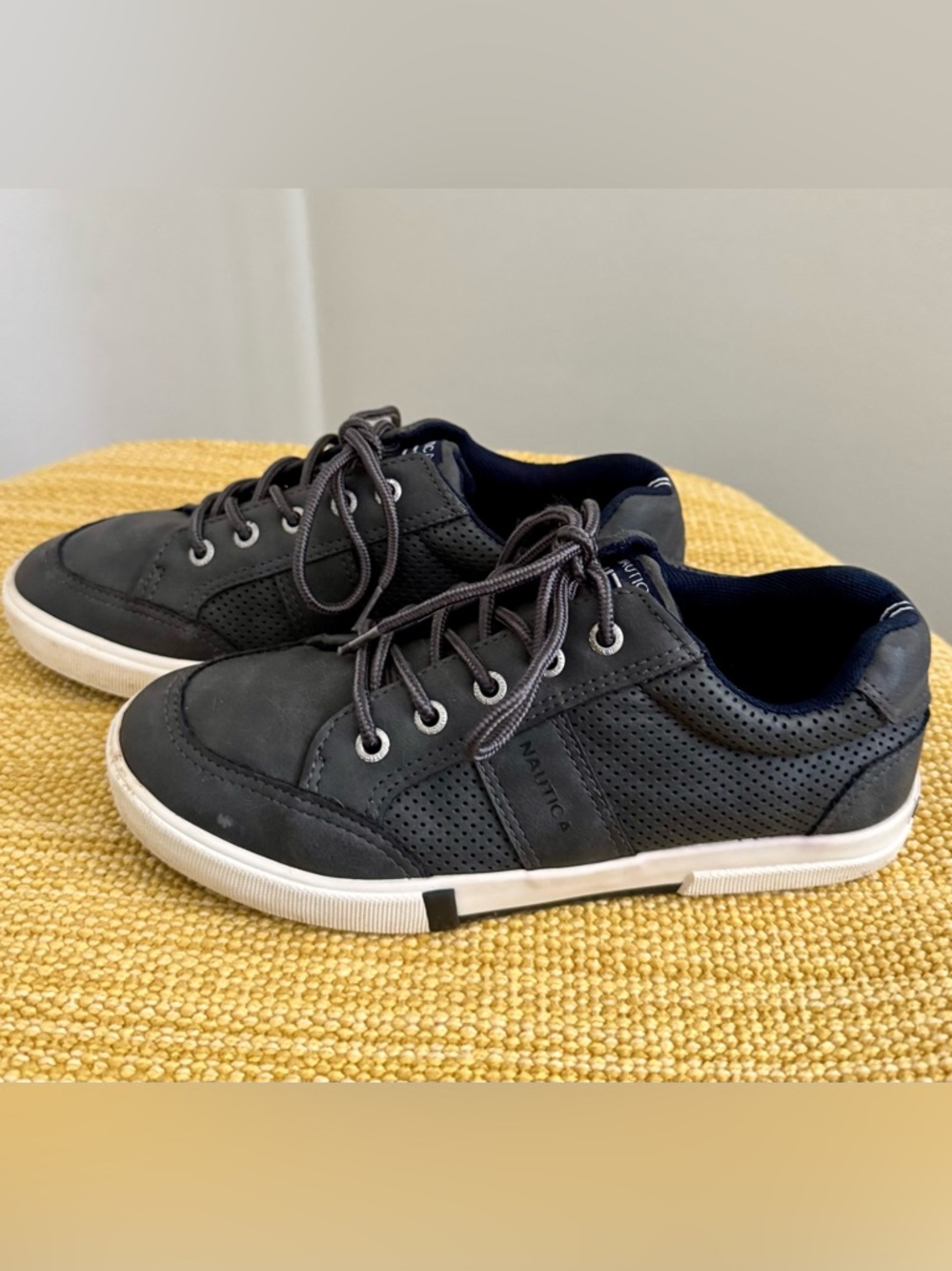 Nautica Boys Sneakers, Size 3 - Picture 2 of 4